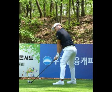 Slowly raise the head speed and maximize it during impact.