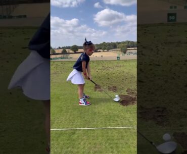 This little girl is in her Happy Gilmore era 👏