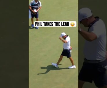 Phil Mickelson takes the lead here in Indy! 👀 #golf #LIVGolf
