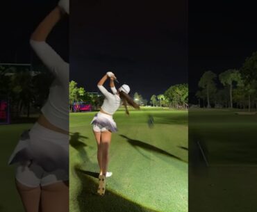 Amazing Golf Swing you need to see | Golf Girl awesome swing | Golf shorts | Praeitsara Pukawanuch