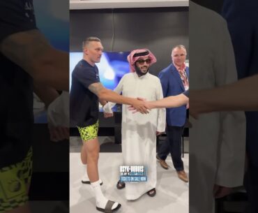 When Oleksandr Usyk met Steven Gerrard 😅