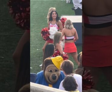 #cheerleaders #mascots #fyp #waitforit