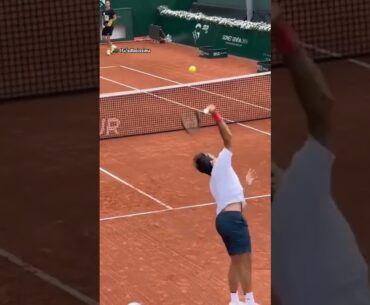 Roger Federer kick serve warm-up during a practice at the Geneva Open 2021. #tennis