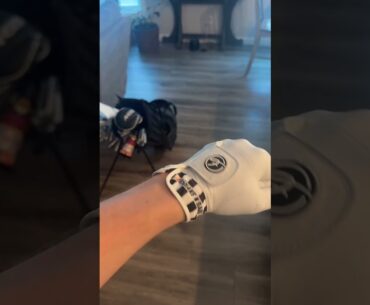 Big difference between a low quality and high quality golf glove
