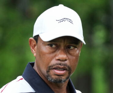 Golf legend Tiger Woods catches stray from major champ: "It doesn't help him"