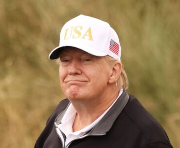 Donald Trump shows where his priorities lie after phone call - Golf - Sports