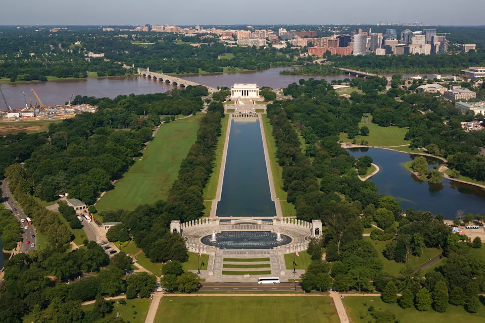 The Lincoln Memorial and World War II Memorial sit within one of the national parks Trump wants to spruce up. / Kevin Carter/Getty Images