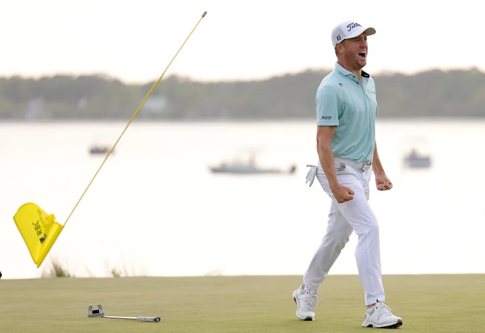 Justin Thomas celebrates on the 18th green after winning the 2025 RBC Heritage at Harbour Town Golf Links.