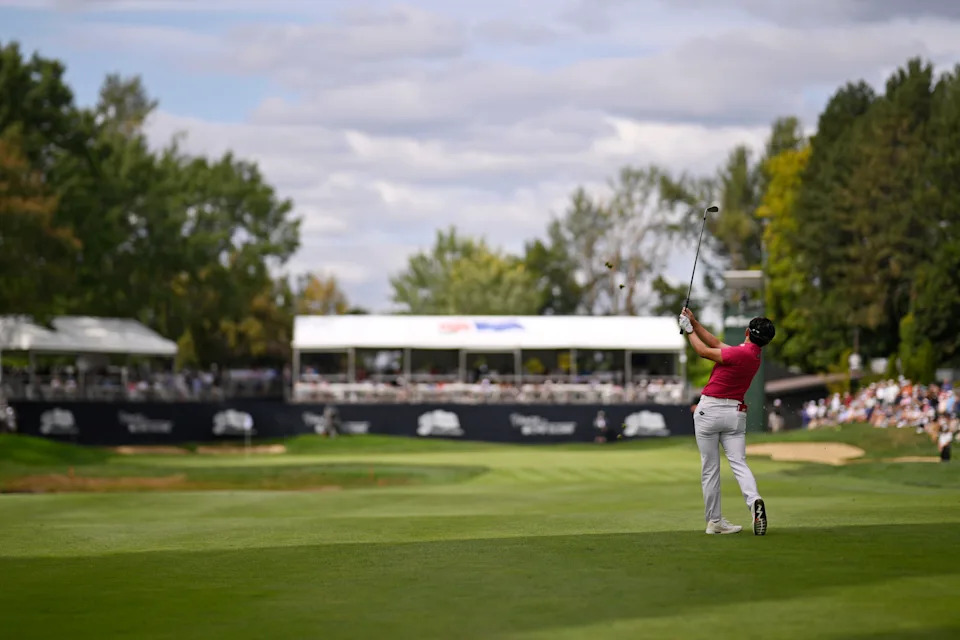Akie Iwai plays a shot on the 18th hole during the final round of the 2025 Standard Portland Classic at Columbia Edgewater Country Club.