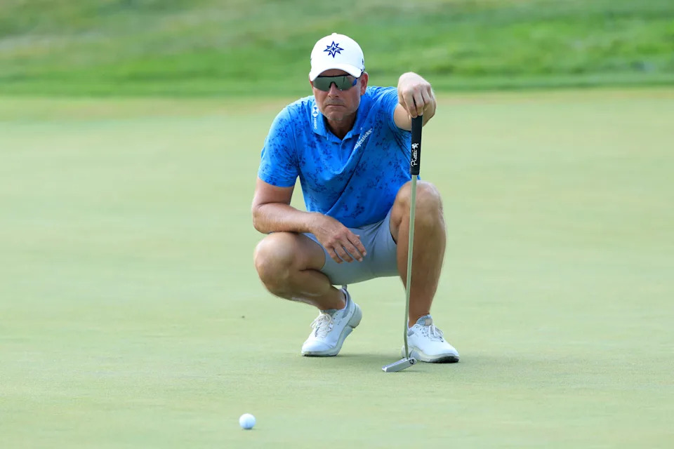 Henrik Stenson of Majestics GC lines up a putt on the fourth green on day one of LIV Golf Indianapolis at The Club at Chatham Hills on August 15, 2025 in Westfield, Indiana.