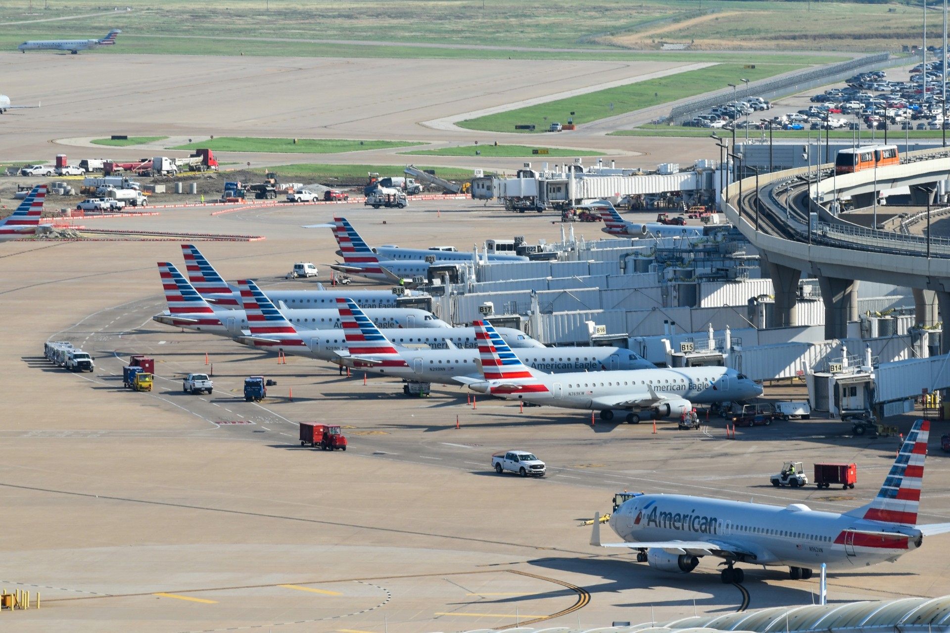 American Airlines planes DFW airport