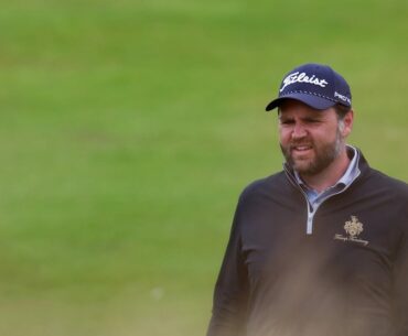 Vance Struggles at Trump’s Golf Course With Excruciating Putt Flub