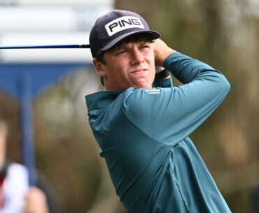 Mason Howell hits a drive during the 2025 US Amateur