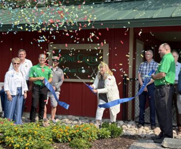 Geneva Chamber celebrates Stone Creek Miniature Golf’ new Welcome Hut – Shaw Local