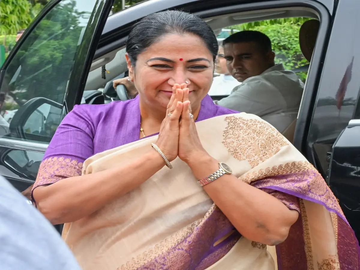 Delhi Chief Minister Rekha Gupta attacked at her residence during 'jan sunvai', attacker nabbed
