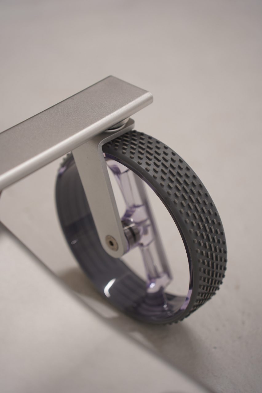 Wheels on ixi self-driving golf trolley
