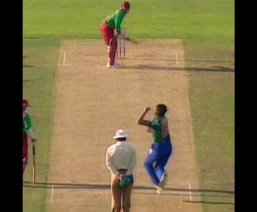Wasim Akram Bamboozled Brian Lara With Amazing Seam Bowling - Two Close LBW Appeals