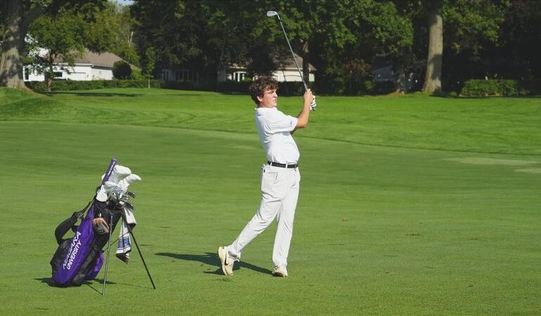 Men’s Golf Tops Le Moyne in Season Opening Match