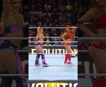 NIKKI BELLA AND LOLA VICE SHOWING CHELSEA GREEN HOW IT'S DONE 😮‍💨 #WWEEvolution