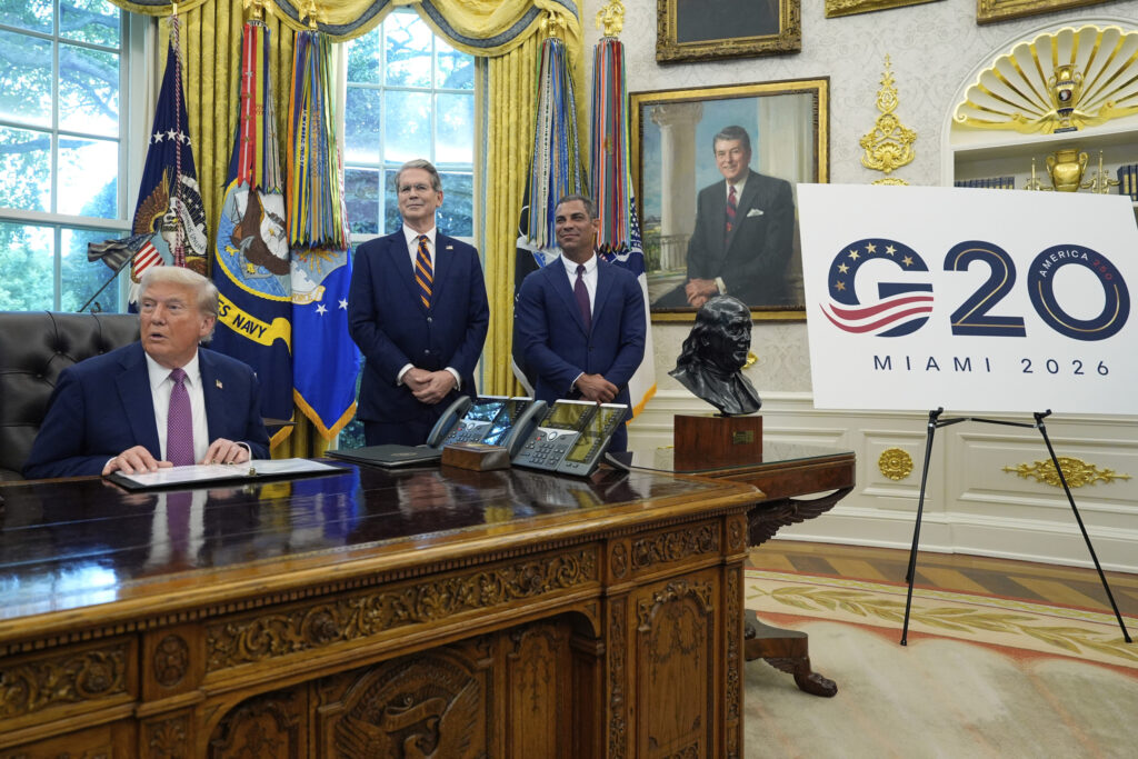Trump in Oval