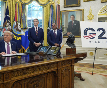 Trump in Oval