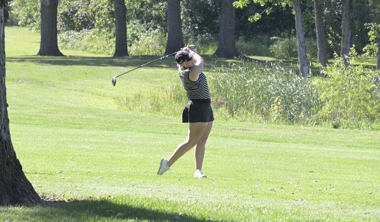 Women’s Golf Leads Blugold Georgianni Invitational After Day One