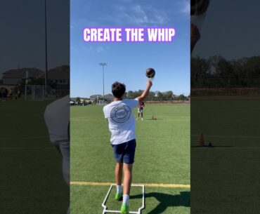 CREATING THE PROPER QB THROWING WHIP MOTION 💨💨🏈🏈 #YVQB #YVQBacademy