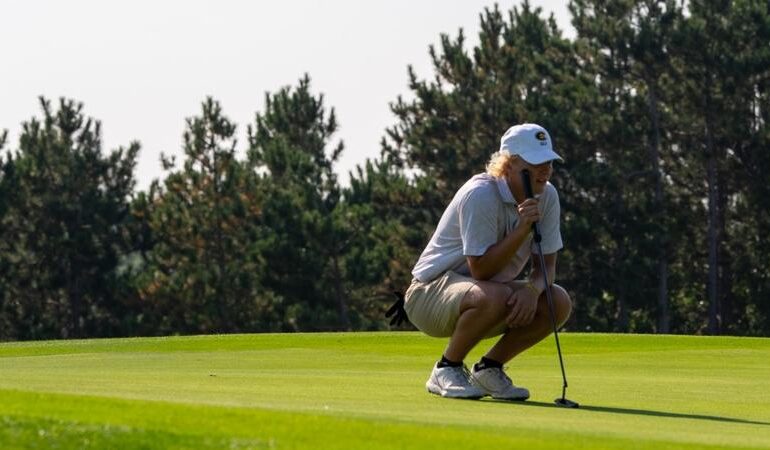 Blugolds place 5th at Wrigglesworth Invite