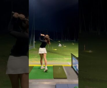 Swinging tn 🏌🏼‍♀️#golf #golfswing #golfgirl