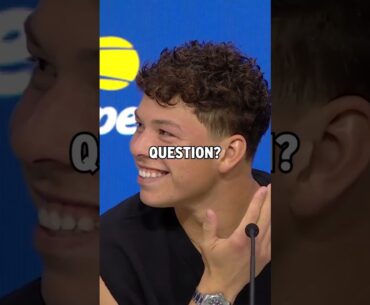 Shelton's GIRLFRIEND asks question 🤣