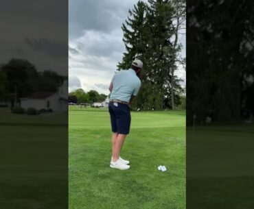 Glove or no glove when you're chipping on the golf course?