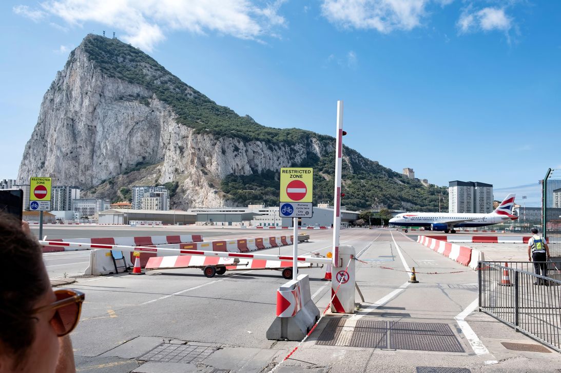 Even John Lennon and Yoko Ono took a photo on the asphalt at Gibraltar airport.