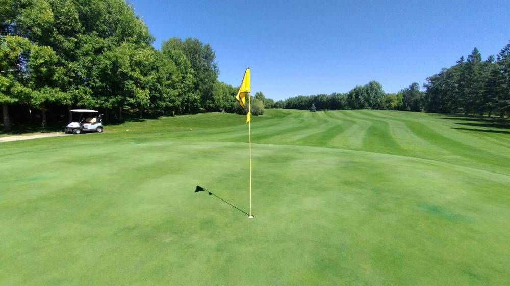 Photo by Ryan Desjarlais
                                Hole 1 at the Rossman Lake Golf and Country Club is wide open, down slope, huge green, no water, no sand; these all add up to a nice way to start a match.