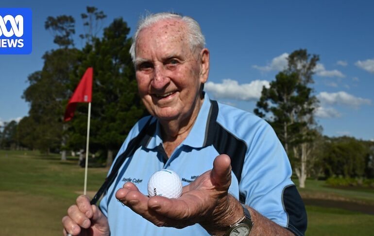 Boydie Collyer, 92, hits his first hole-in-one on NSW golf course