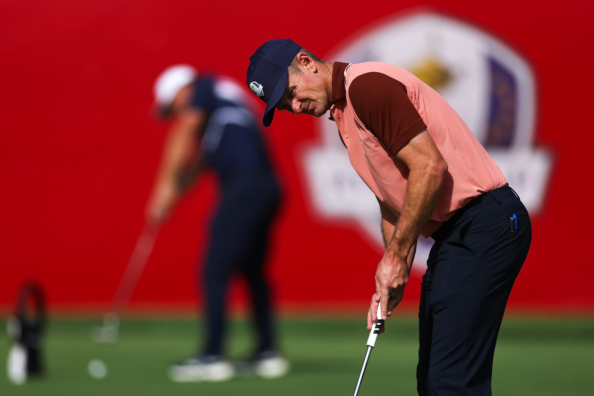 FARMINGDALE, NEW YORK - SEPTEMBER 22: Justin Rose of Team Europe putts on the practice putting green prior to the Ryder Cup 2025 at Black Course at Bethpage State Park Golf Course on September 22, 2025 in Farmingdale, New York. (Photo by Carl Recine/Getty Images)