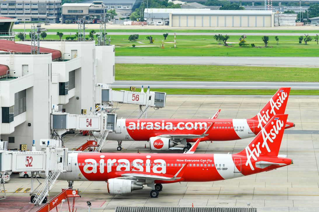 An 18-hole golf course sits between the two runways at Bangkok's Don Mueang International Airport.