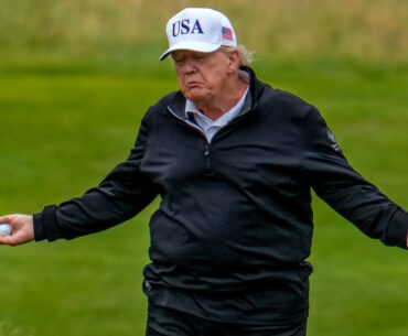 Trump's Shoddy Golf Course Etiquette Leaves Much To Be Desired (& Everyone Noticed)