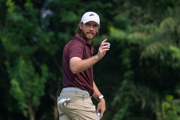 Fleetwood being chased by Lowry and McIlroy at DP World India Championship