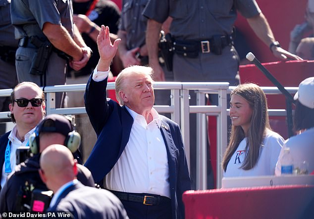 The Commander-in-Chief whipped up the crowd seated in the gallery