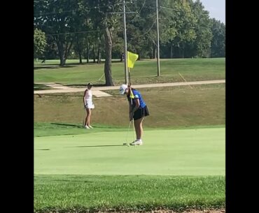 Princeton’s Hanna Claiborne putts