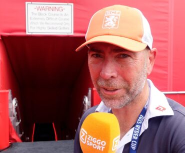 Ryder Cup: Niels loopt door de bekende gang naar de eerste tee