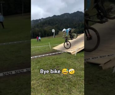 Didn‘t expect that one🤯 🎥 @_lynn.berger #thekingmtb #mtb #fail Didn‘t expect that one🤯 🎥 @_lynn.berger #thekingmtb #mtb #fail