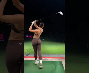 Amazing Golf Swing you need to see | Golf Girl awesome swing | Golf shorts | MOLLIE LOUISE WHITE