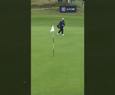 When Andy Murray swaps rackets for wedges 🎩