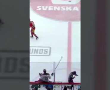 Hugo Hallin tacklar Karl Sterner (Modo Hockey mot Södertälje SK) (#Shorts) Hugo Hallin tacklar Karl Sterner (Modo Hockey mot Södertälje SK) (#Shorts)