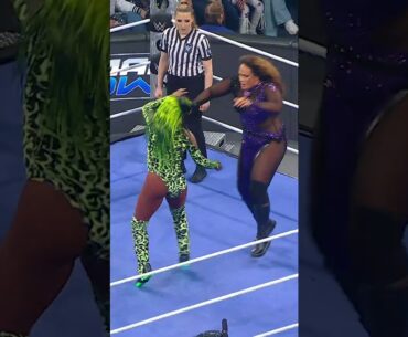 Naomi showed out against Nia Jax 😮‍💨