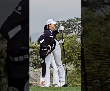 귀요미 고지우프로의 티 꽂는 장면 #KOREA#GOLF#KLPGA#미녀#Beauty#골퍼#golfshorts#골프쇼츠#골프#swing#스윙_여행사랑TV 귀요미 고지우프로의 티 꽂는 장면 #KOREA#GOLF#KLPGA#미녀#Beauty#골퍼#golfshorts#골프쇼츠#골프#swing#스윙_여행사랑TV