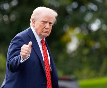 Trump meets Asian business leaders at Florida golf course