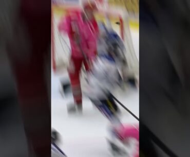 Tyler Kelleher med snyggt mål (Modo Hockey mot BIK Karlskoga i Hockeyallsvenskan Sverige) (#Shorts) Tyler Kelleher med snyggt mål (Modo Hockey mot BIK Karlskoga i Hockeyallsvenskan Sverige) (#Shorts)
