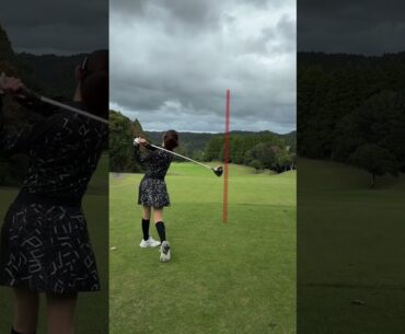 人気ゴルフ女子・RIKAさんのティーショットさつき1番ホール（勝浦ゴルフ倶楽部）2025年10月♯ゴルフ女子　＃インスタゴルフ女子　♯ラウンド企画　♯スマイルゴルフ